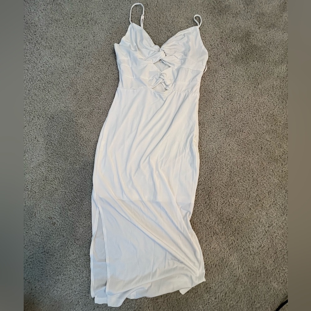 Lily Whyt Elegant Cream Dress